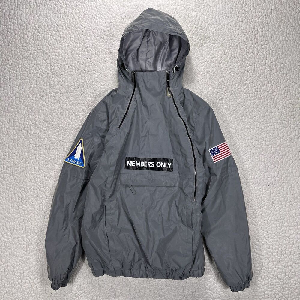 Members‎ Only Pullover Windbreaker Men’s Small Silver Reflective NASA USA Patch